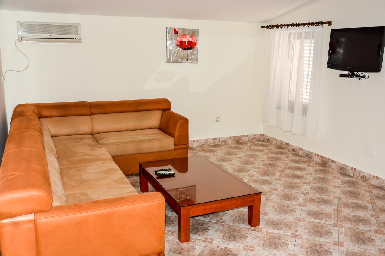 Apartments Minja S Petrovac Exteriör bild
